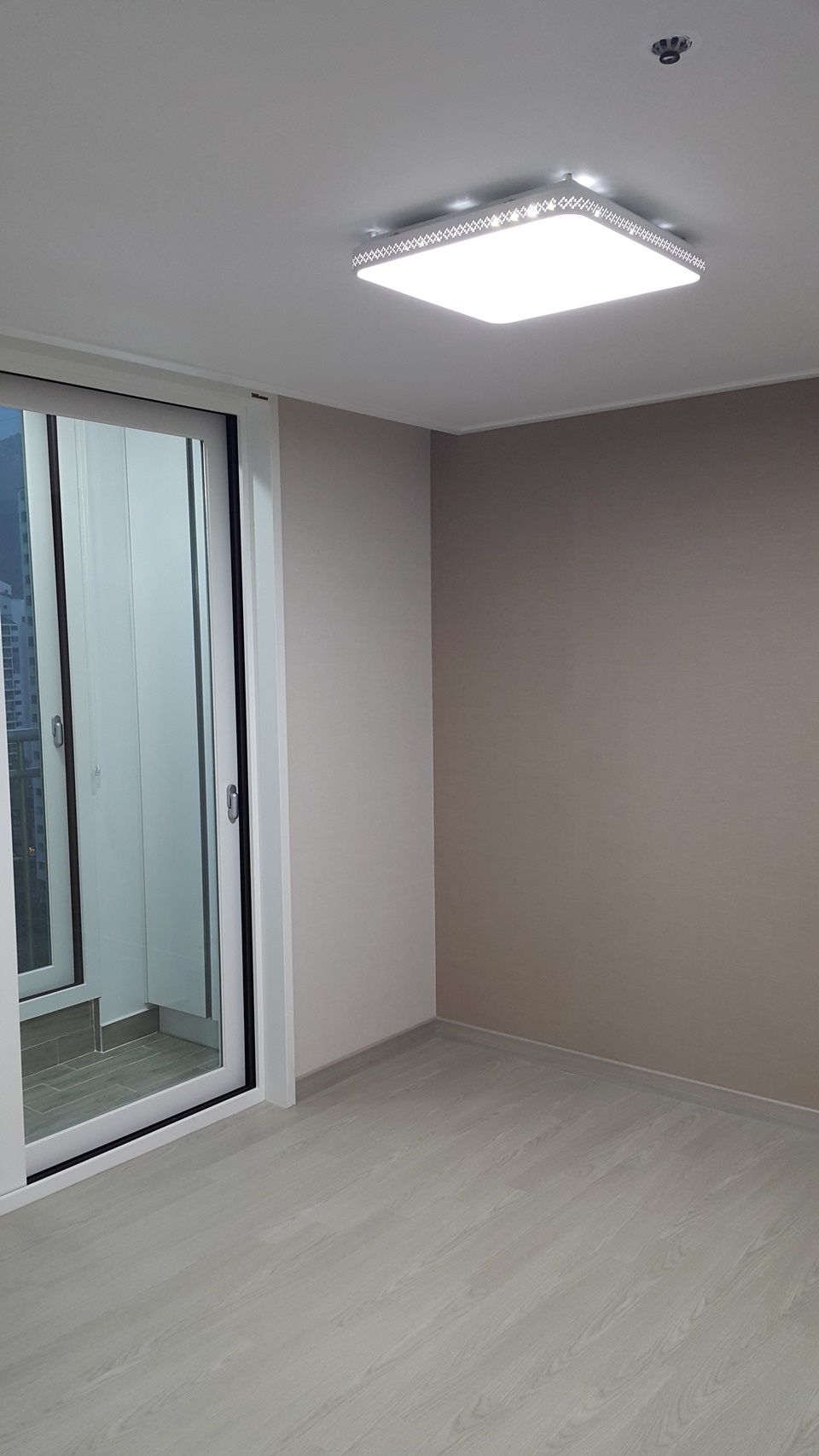 982368414_JvHQVeBn_bd7bd302ce503f8135432606a80ca239134b4c42.jpg 이미지크게보기